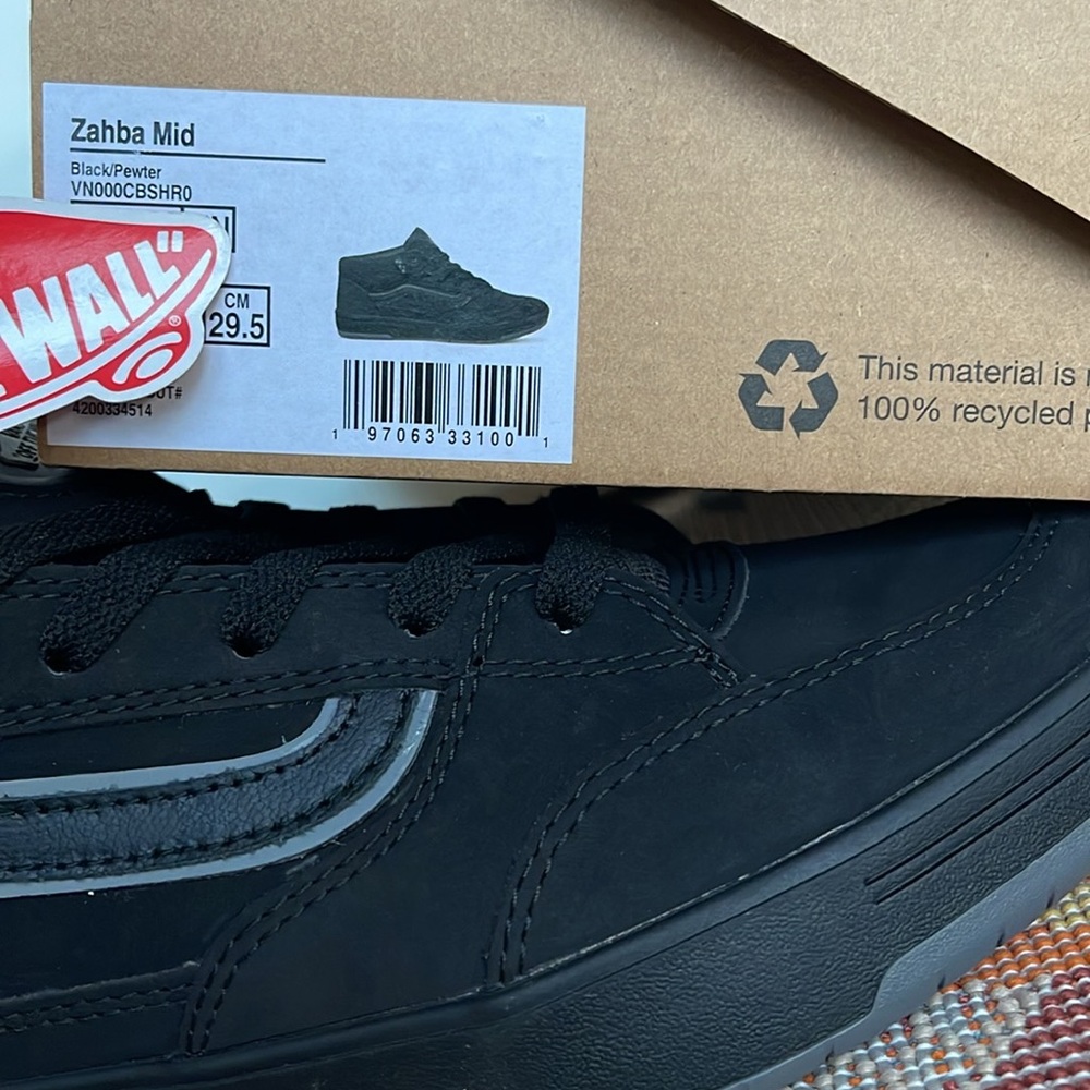 Vans Men’s Zahba Mid Black/Pewter
VN000CBSHR0 Sneakers - Picture 2 of 16